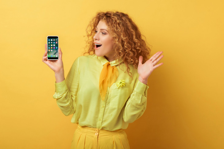 Parece um celular, mas é um POS. Foto: Depositphotos.