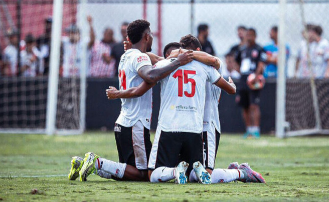 Jogadores do Primavera SAF em jogo do Paulistão séria A2 - Foto: Site Comando Notícia