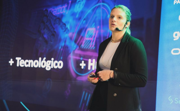 Jessica Ariane Bartosewiz, head-executiva de HCM da Senior Sistemas. Foto: divulgação.