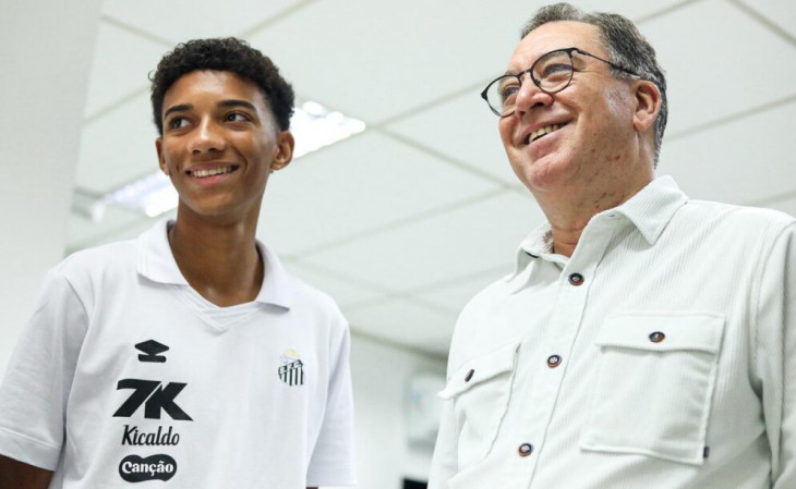 Robinho Jr. e o presidente do Santos, Marcelo Teixeira - Foto: Site SFC