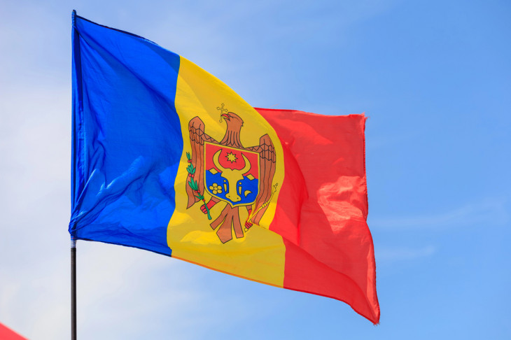 Para quem n&atilde;o conhece, a bandeira da Mold&aacute;via. Foto: Depositphotos.