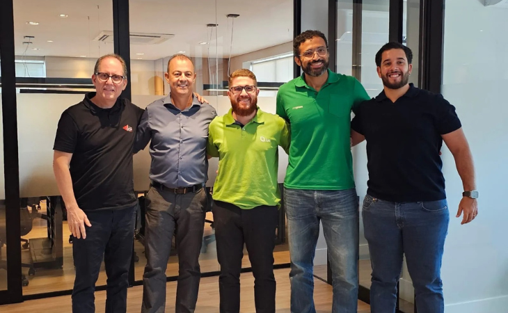 Salvatore Bruno (Vela LatAm), Alex Sander (CEO da Onegreen), Gustavo Fortunato (CEO do Ius Natura), Eduardo C&eacute;sar (Onegreen) e Leonardo Lage (Onegreen) | Foto: divulga&ccedil;&atilde;o