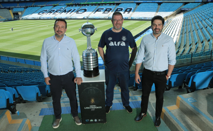 Marcilio Oliveira (Sensedia), Tiago Limberger Hendges (Gr&ecirc;mio) e Alexandro Vigo (Sensedia). Foto: divulga&ccedil;&atilde;o.