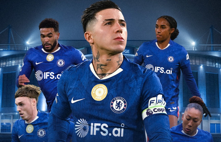 IFS na camisa do Chelsea.